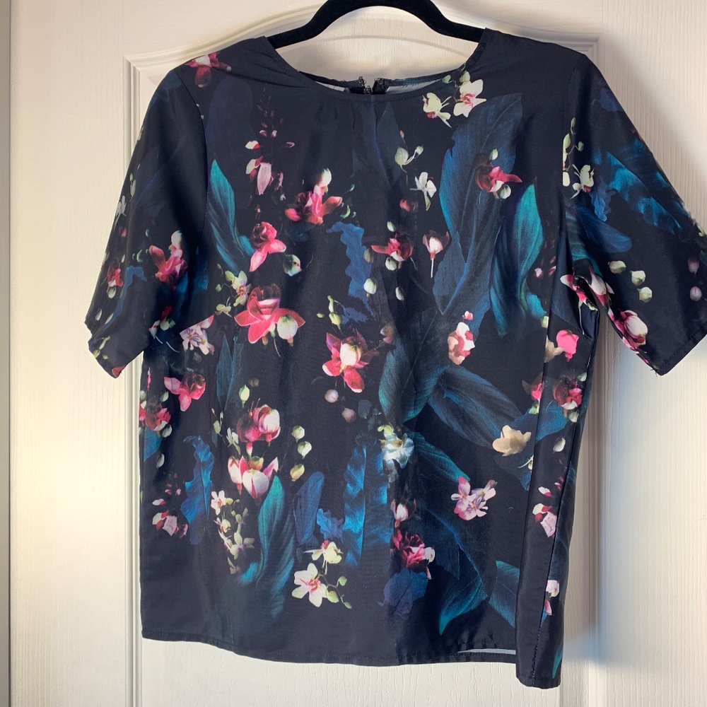 Contemporaine by Simons Floral Blouse – Black Botanical Print –‎ M Lightweight